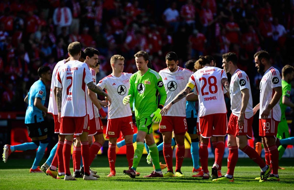 爱游戏网站入口-上海久事内部会议纪要流出：国际比赛日防线松动；德甲使命明确；更衣室氛围转暖